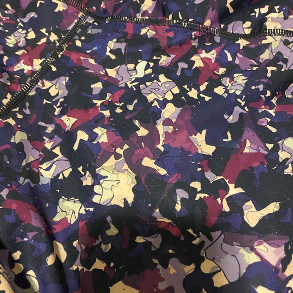 FABLETICS Leggings. Purple designs. Size L - Picture 4 of 10
